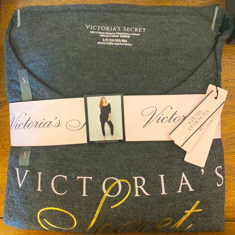 Victoria’s Secret cozy jogger PJs set